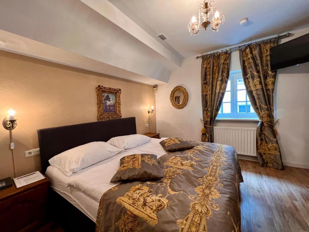 Altstadthotel Hayk Am Rhein Кёльн Экстерьер фото