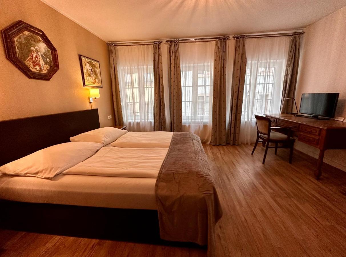 Altstadthotel Hayk Am Rhein Кёльн Экстерьер фото