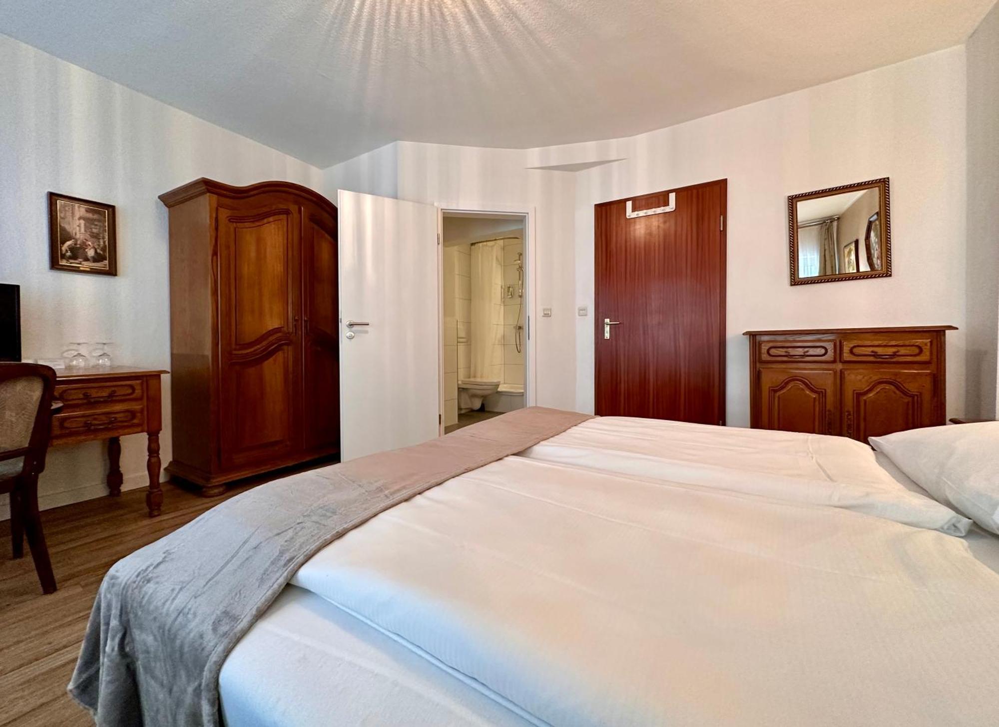 Altstadthotel Hayk Am Rhein Кёльн Номер фото