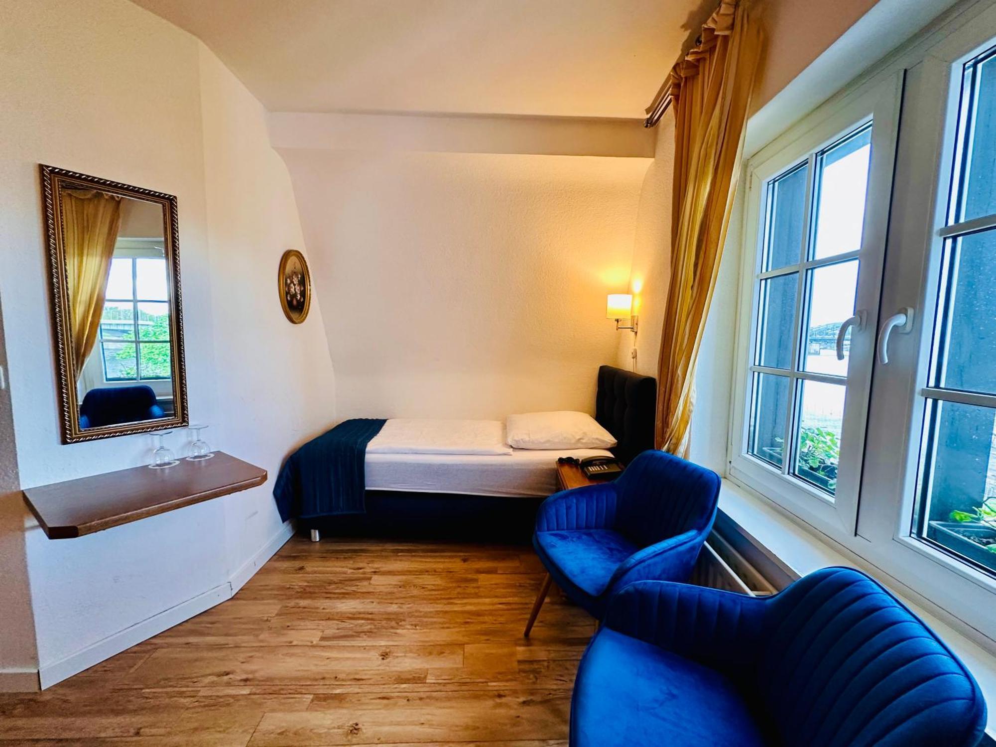 Altstadthotel Hayk Am Rhein Кёльн Экстерьер фото