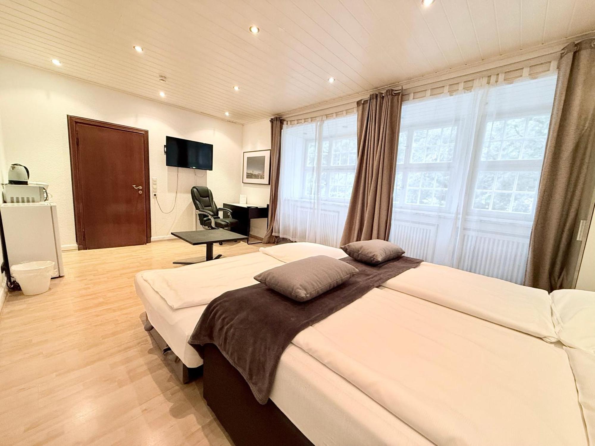 Altstadthotel Hayk Am Rhein Кёльн Номер фото