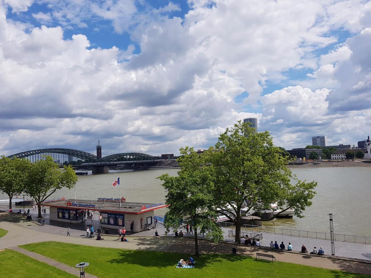 Altstadthotel Hayk Am Rhein Кёльн Экстерьер фото