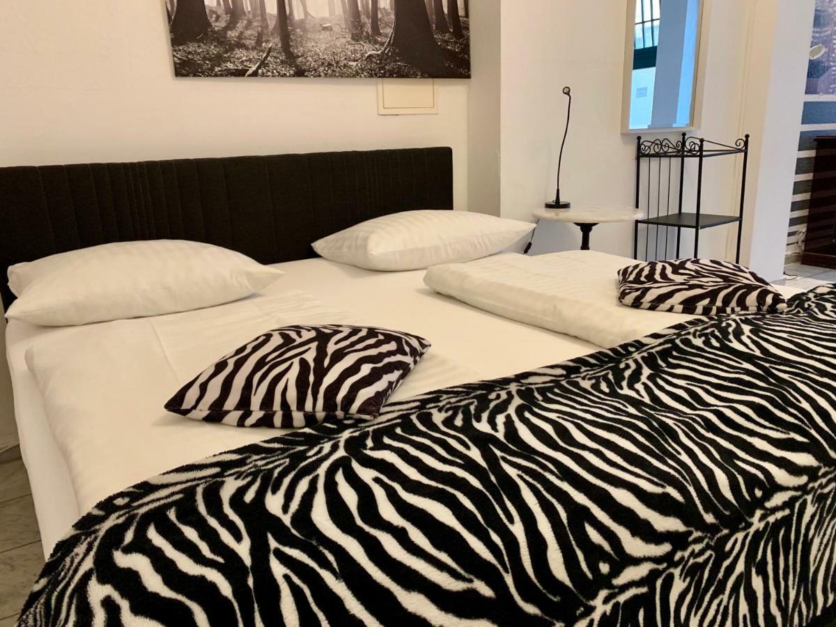Altstadthotel Hayk Am Rhein Кёльн Экстерьер фото
